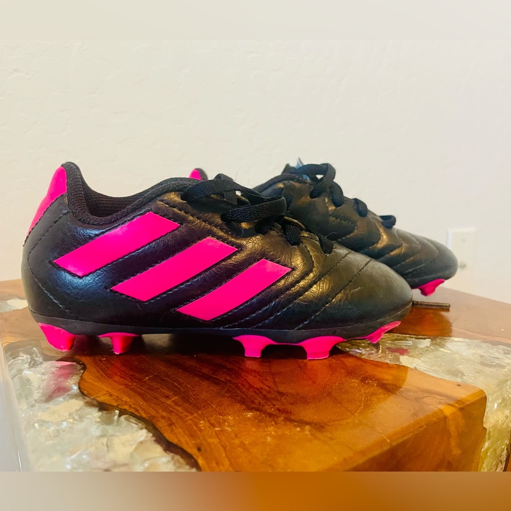 Adidas outdoor soccer cleats size 10 girls